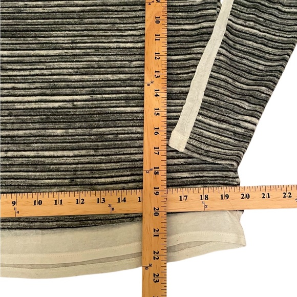 Lightweight Sweater Top by Splendid size Small - Picture 7 of 7